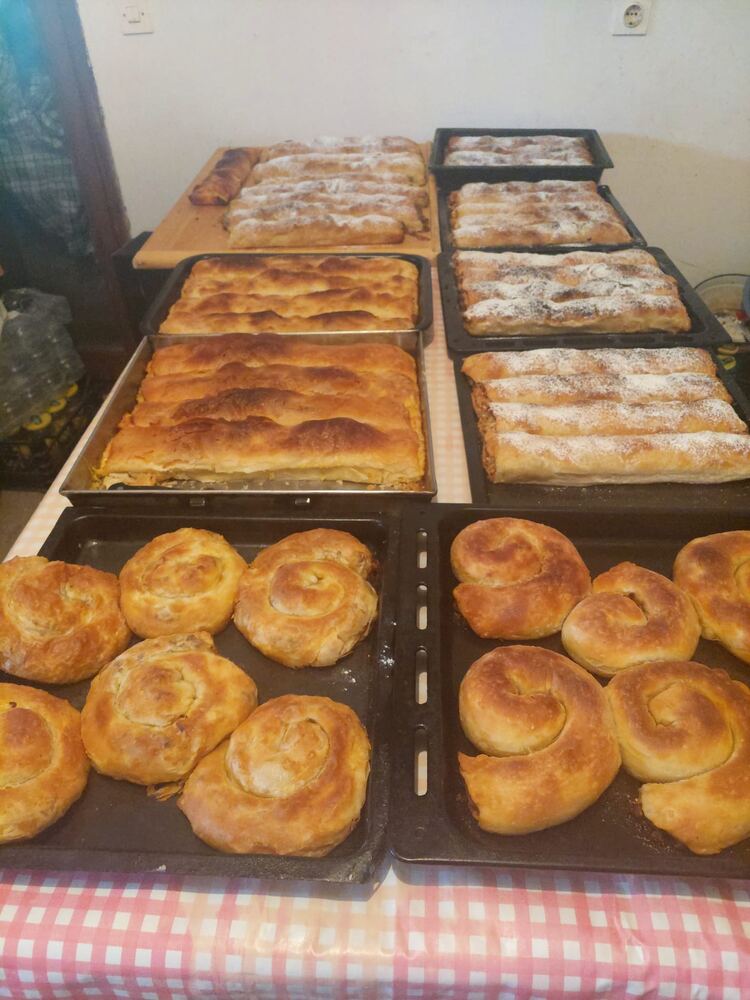 Limovi sa štrudlama i pecivom